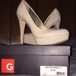 Guess nude pumps
